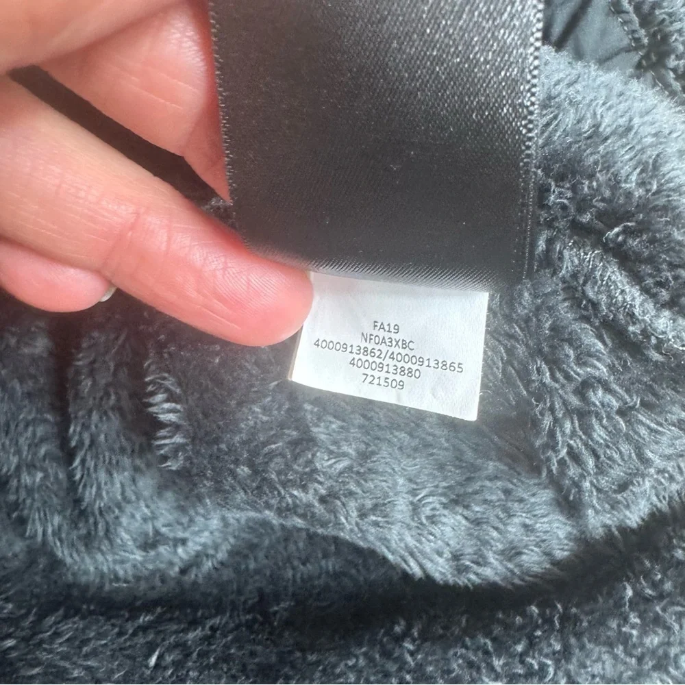 The North Face Women's Osito 1/4 Zip Pullover Women's Size Small Gray Soft Cozy
